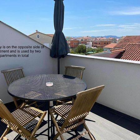 Apartment Vodice - Lovric Buitenkant foto