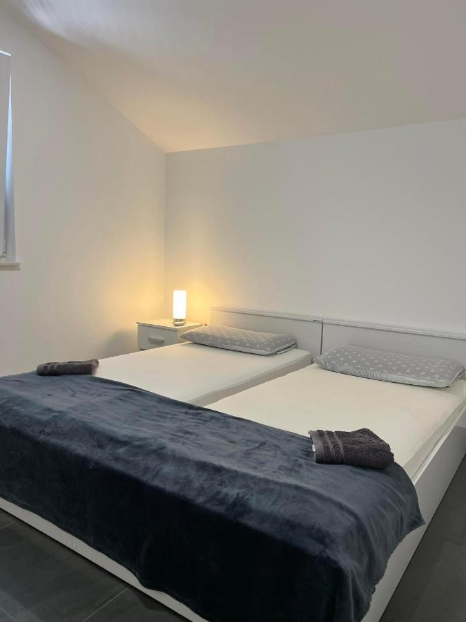 Apartment Vodice - Lovric Buitenkant foto