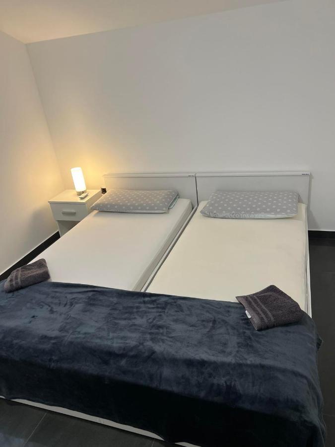 Apartment Vodice - Lovric Buitenkant foto