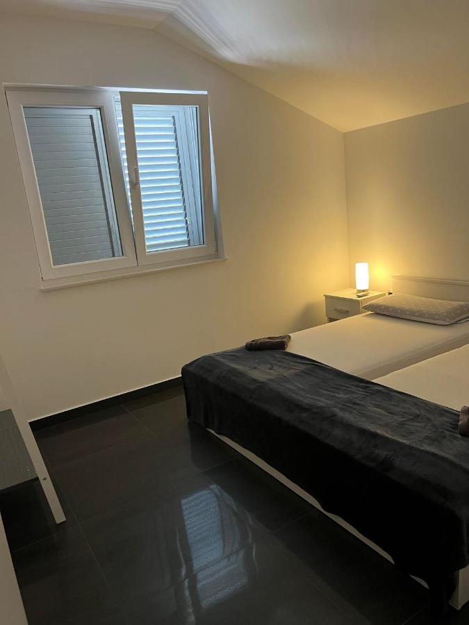 Apartment Vodice - Lovric Buitenkant foto