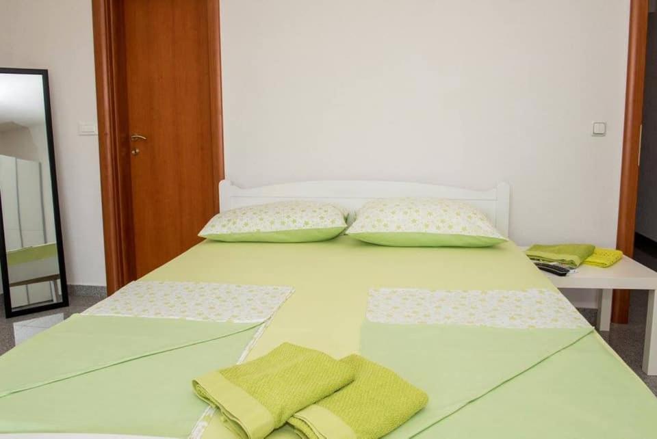 Apartment Vodice - Lovric Buitenkant foto