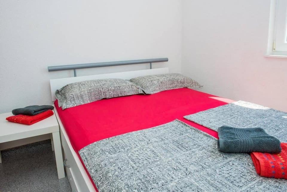 Apartment Vodice - Lovric Buitenkant foto