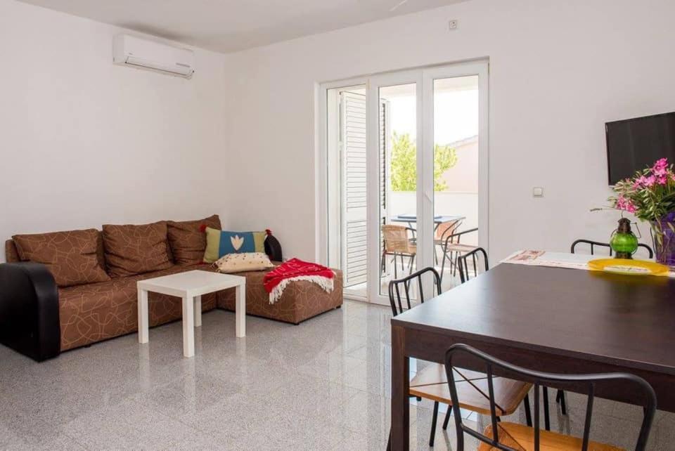 Apartment Vodice - Lovric Buitenkant foto