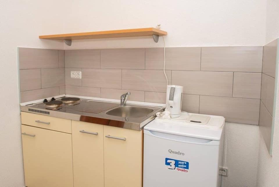 Apartment Vodice - Lovric Buitenkant foto