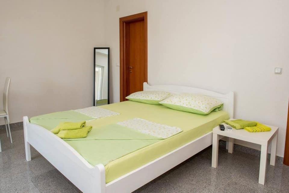 Apartment Vodice - Lovric Buitenkant foto