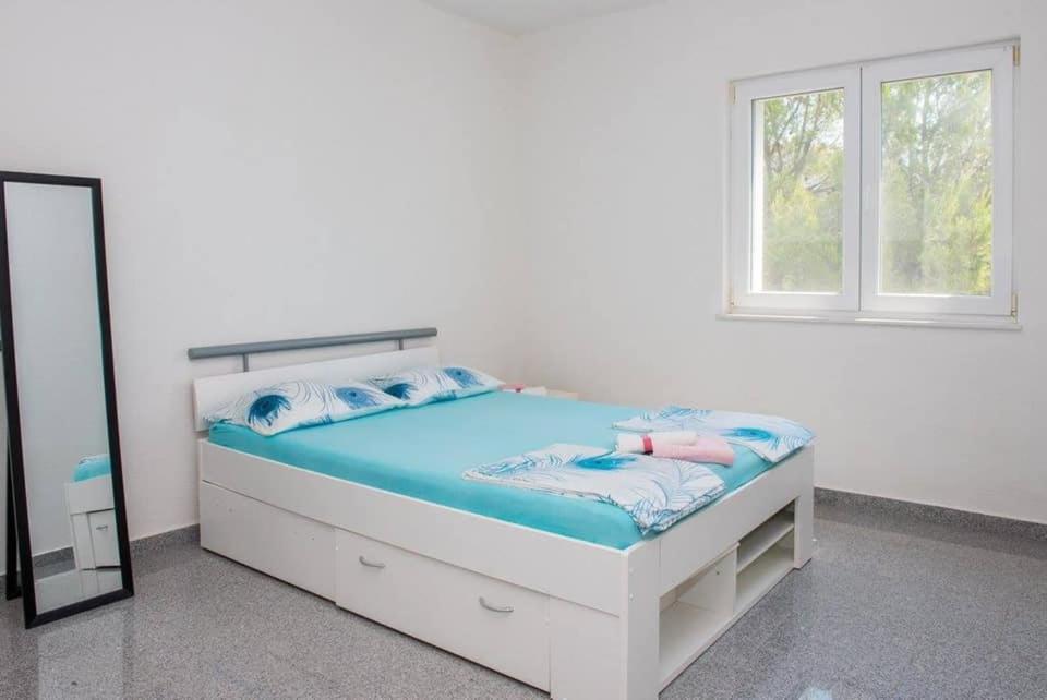 Apartment Vodice - Lovric Buitenkant foto