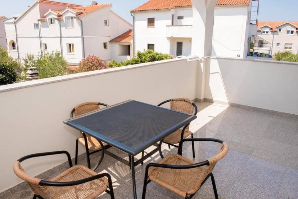 Apartment Vodice - Lovric Buitenkant foto