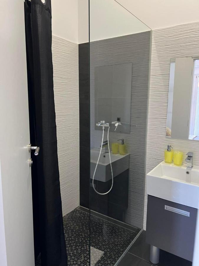 Apartment Vodice - Lovric Buitenkant foto